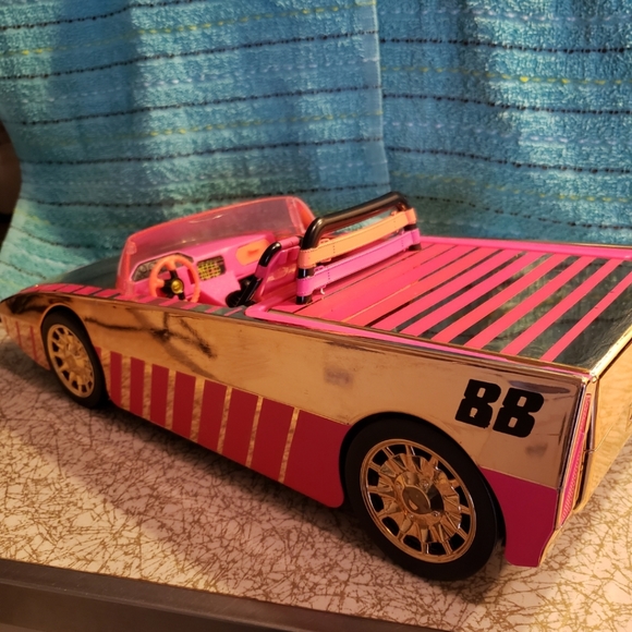 Limited Edition LOL Surprise pink and gold car - Picture 4 of 10